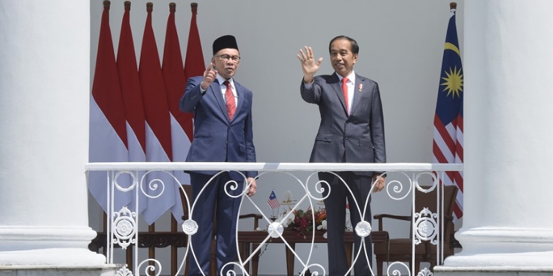Presiden RI Joko Widodo (Jokowi) menyambut kunjungan kenegaraan Perdana Menteri (PM) Malaysia Dato’ Seri Anwar Bin Ibrahim di Istana Kepresidenan Bogor, Jawa Barat, Senin 9 Januari 2023.-Humas Setkab/Rahmat-