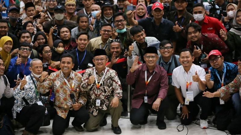 Ketum PP Muhammadiyah Haedar Nashir dan Sekjen PP Muhammaiyah Abdul Mu'ti di tengah-tengah wartawan/muhammadiya.or.id
