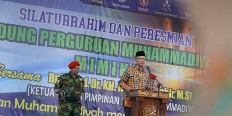 Ketua Umum Pimpinan Pusat Muhammadiyah Haedar Nashir saat meresmikan Perguruan Muhammadiyah Mimika, pada Kamis (16/2)/Repro