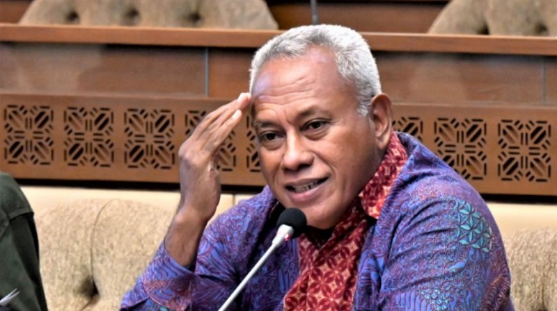 Anggota Komisi II DPR RI Komarudin Watubun dalam rapat kerja Komisi II bersama KPU, Bawaslu, DKPP dan Kemendagri di Gedung Nusantara, Jakarta, Senin, (3/4). (Foto: Dok, DPR RI)