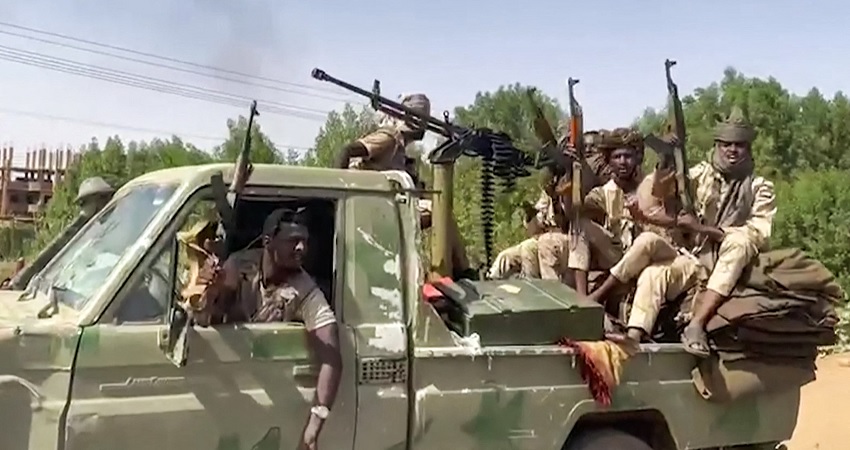 Pasukan tentara Sudan melakukan operasi militer.-AFP-