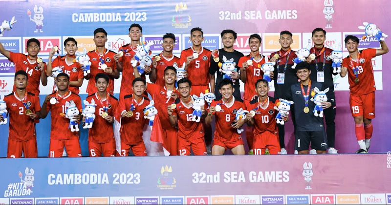 Timnas Sepakbola Indonesia merayakan medali emas SEA Games usai mengalahkan Thailand 5-2, Selasa, 16 Mei 2023. (Foto: Dok -PSSI)