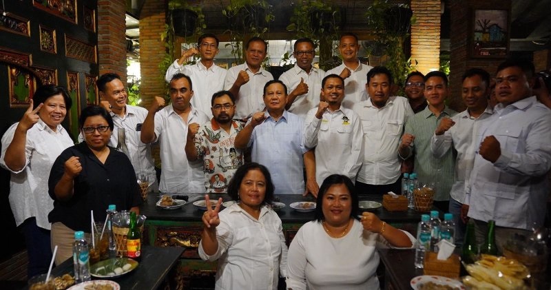 Relawan Jokowi-Gibran mendekrasikan dukungan ke Prabowo Subianto Capres 2024. (Foto: Repro)
