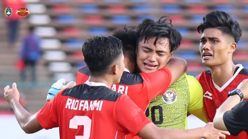 Tangisan kemenangan Timnas muda Indonesia usai mengalahkan Vietnam 3-2 di Semi Final sepakbola SEA Games 2023. (Foto: PSSI)