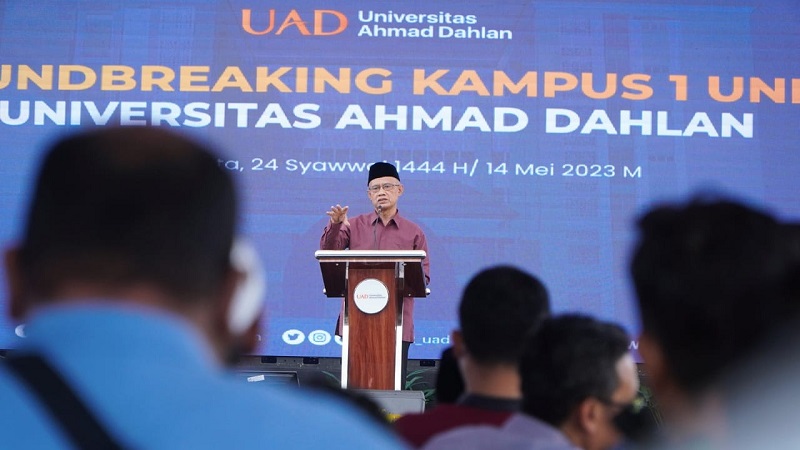 Ketua Umum PP Muhammadiyah Haedar Nashir saat Ground Breaking Kampus 1 Unit B Universitas Ahmad Dahlan (UAD), Minggu (14/5). (Foto: Dok Muhammadiyah)