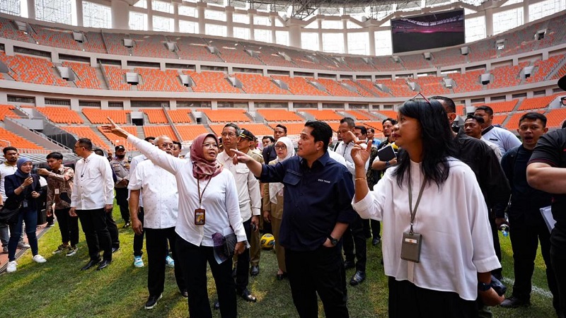 Ketua Umum PSSI Erick Thohir saat meninjau Jakarta International Stadium (JIS) pada Selasa, 4 Juli 2023 bersama sejumlah kementerian -PSSI-
