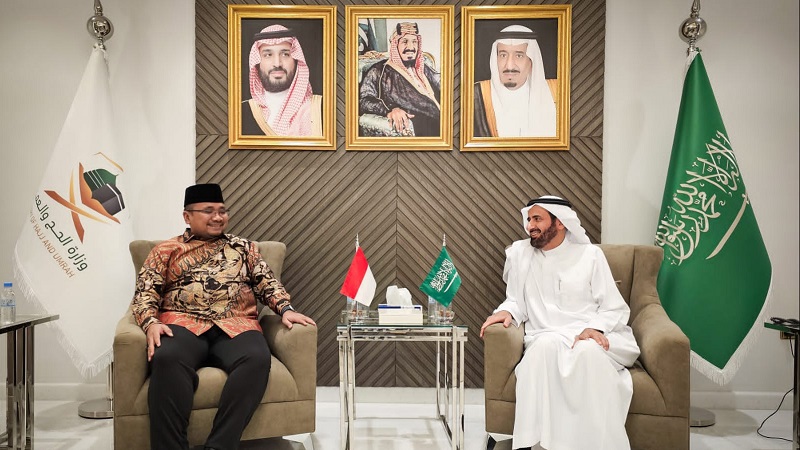 Menteri Agama Yaqut Cholil Qoumas bertemu Menhaj Saudi Taufiq F Al Rabiah di Makkah. (Foto: Dok Kemenag)