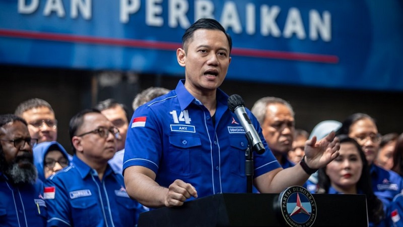Ketum Partai Demokrat Agus Harimurti Yudhoyono (AHY) memberikan keterangan pers di kantor DPP Partai Demokrat, Jakarta, Senin (4/9).