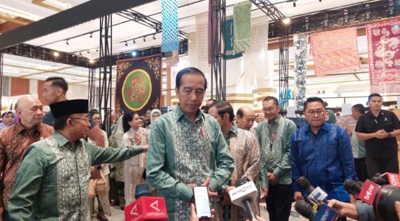 Presiden Jokowi di pameran produk kerajinan Inacraft on October 2023, di JCC, Jakarta, Rabu (4/10). (Foto: Medcom)