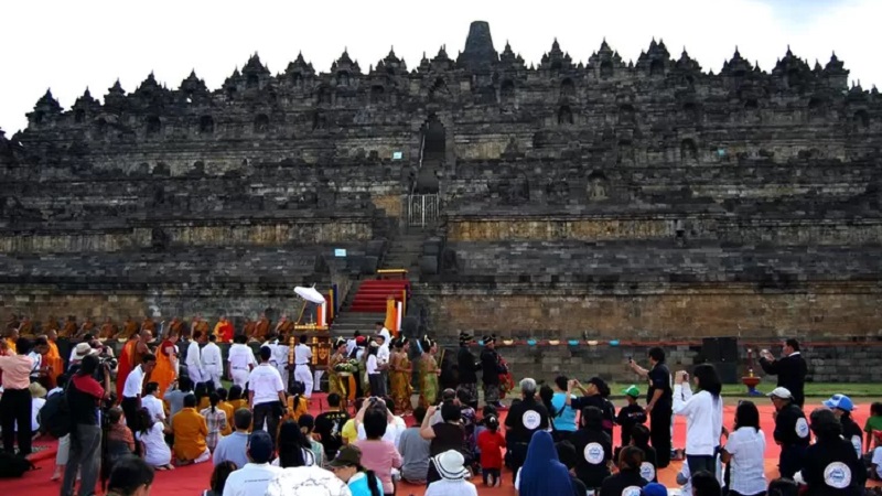 Candi Borobudur salah satu destinasi tujuan wisata warga kota. (Foto: Repro)