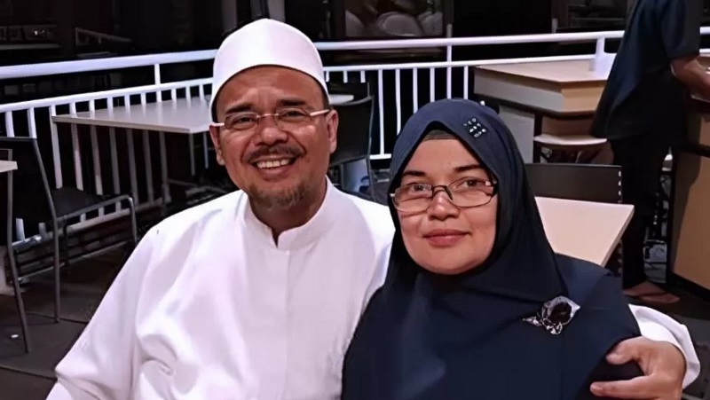 Habib Rizieq Shihab bersama istri Syarifah Fadlun. (Foto: Repro)