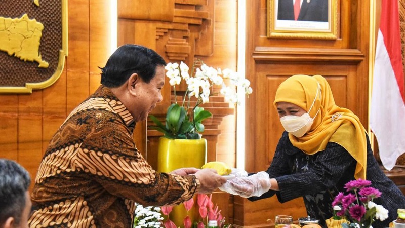 Ketua Umum DPP Gerindra Prabowo Subianto dan Gubernur Jatim Khofifah Indar Parawansa dalam salah satu kesempatan. (Foto: Repro)