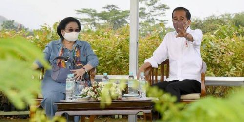 Ketum DPP PDIP Megawati Soekarnoputri dengan Presiden Joko Widodo dalam satu kesempatan/Net