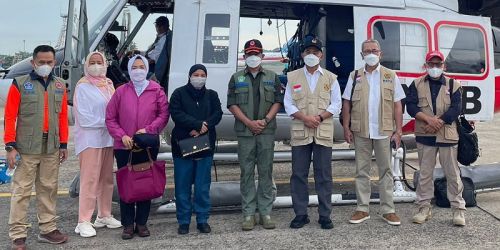 Menko PMK Muhadjir Effendy dan rombongan saat mengunjungi wilayah Cianjur yang terdampak gempa bumi/Ist
