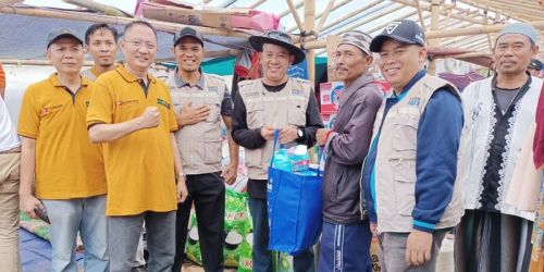 Tim IKALUIN Peduli Gempa Cianjur salurkan bantuan untuk korban terdampak gempa bumi di Cianjur/Ist