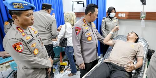 Korban ledakan bom bunuh diri di Rumah Sakit Immanuel, Bandung dijenguk Kapolri Jenderal Listyo Sigit Prabowo/Ist