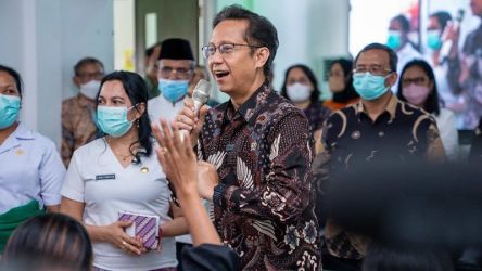 Menkes Budi Gunadi Sadikin saat meresmikan RSUP Kupang, NTT, yang merupakan rumah sakit pusat terbesar di Indonesia Timur/Kemenkes