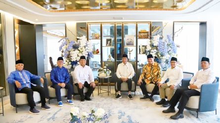 Silaturahmi Ramadhan bersama Presiden Joko Widodo, di Kantor DPP PAN, Jalan Warung Buncit, Jakarta Selatan, Minggu (2/4).