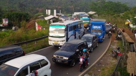 Kemacetan jalur Gentong, Tasikmalaya. (Foto: NTMC Polri)