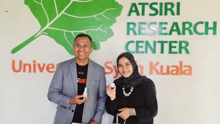 Dahlan Iskan di Atsiri Research Center, Universitas Syiah Kuala, Aceh. (Foto: Disway)