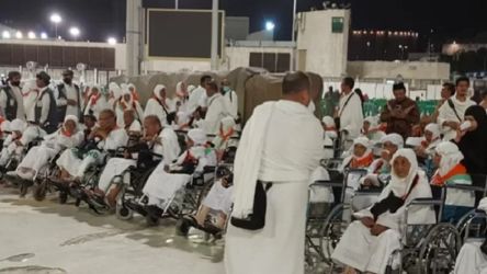 Jemaah haji lansia dan disabilitas difasiliitasi safari wuquf Arafah. (Foto: Repro)