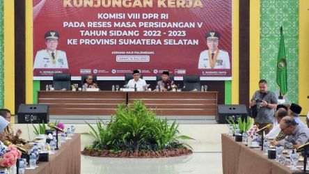 Wakil Ketua Komisi VIII DPR RI Tb. Ace Hasan Syadzily  saat Kunjungan Kerja Komisi VIII DPR RI ke Asrama Haji Palembang,  Jumat (14/7). (Foto: Kemenag).