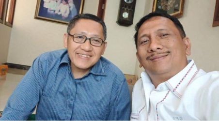Ketua Umum Partai Kebangkitan Nusantara (PKN) Gede Pasek Suardika menyerahkan jabatan ketua umum kepada sahabatnya Anas Urbaningrum. (Foto: Repro)