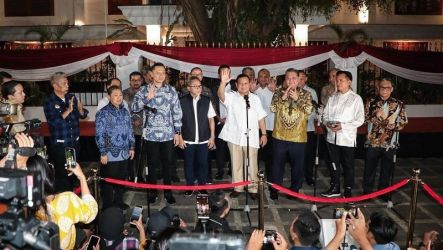 Bakal Capres KIM, Prabowo Subianto resmi mengumumkan Gibran Rakabuming Raka akan menjadi wakilnya. (Foto: Ist)