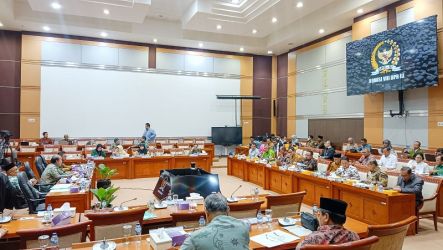 Rapat kerja (raker) Kementerian Agama bersama Komisi VIII DPR RI. (Foto: Dok Kemenag)