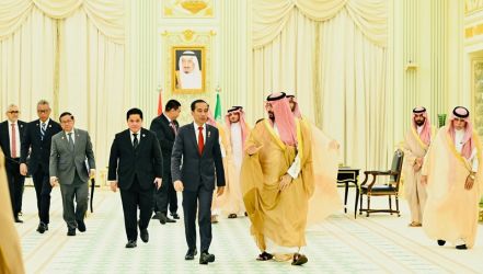 Presiden Jokowi bertemu PM Kerajaan Arab Saudi (KAS) Mohammed bin Salman al-Saud (MbS) di Istana Al-Yamamah, Riyadh, Kamis 19 Oktober 2023.-BPMI Setpres/Laily Rachev-
