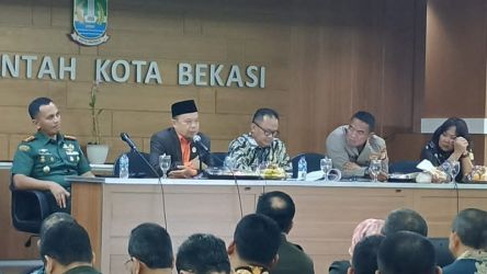Ketua DPRD Bekasi, Siafuddaulah saat menghadiri rapat Forum Koordinasi Pimpinan Daerah (Forkopimda). (Foto: Dok DPRD)