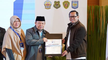 Ketua DPRD Bekasi  H. M. Saifuddaulah saat mengikuti Paku Integritas dari KPK RI. (Foto: Dok DPR Kota Bekasi)