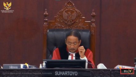 Hakim Konstitusi yang juga Ketua Mahkamah Konstitusi Suhartoyo saat persidangan PHPU sengketa Pilpres 2024. (Foto: Repro)