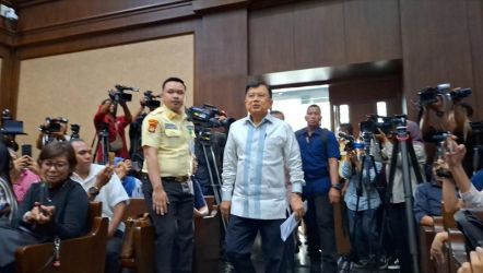 Mantan Wapres Jusuf Kalla  jadi saksi meringankan Mantan Dirut Pertamina, Karen Agustiawan di Sidang Kasus LNG. (Foto: Disway)